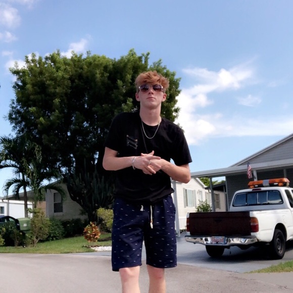 Meet your Posher, Kyle - Picture 1 of 1